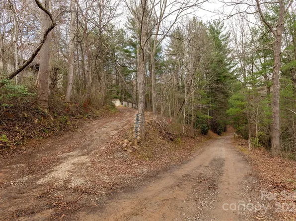 16 Musterfield Dr, Asheville, NC 28805