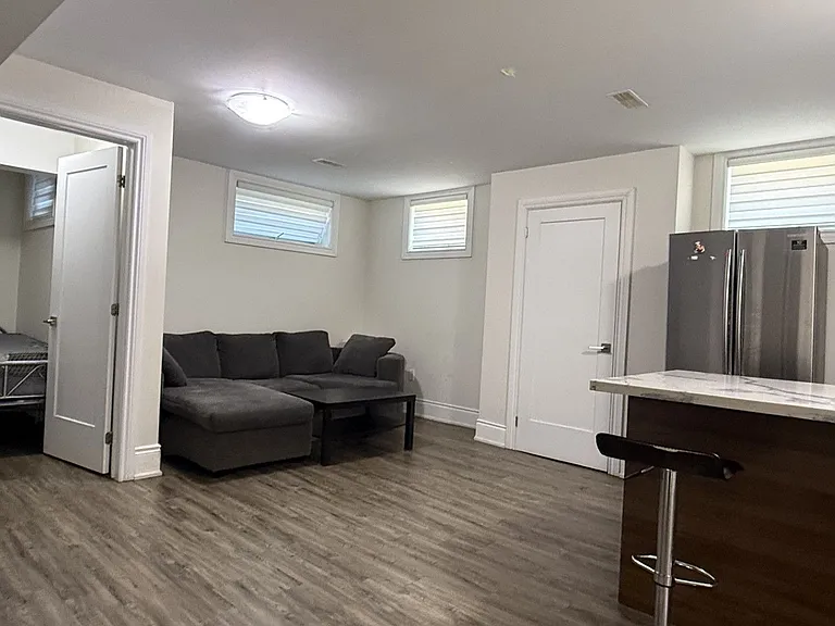 25 Westbourne Ave #BASEMENT — Photo 8