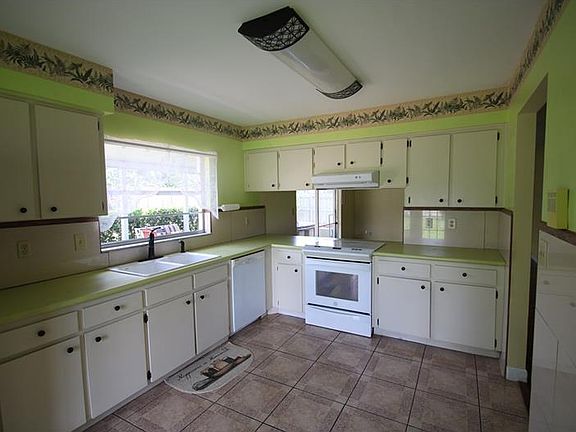5th image of 502 Oak Creek Dr