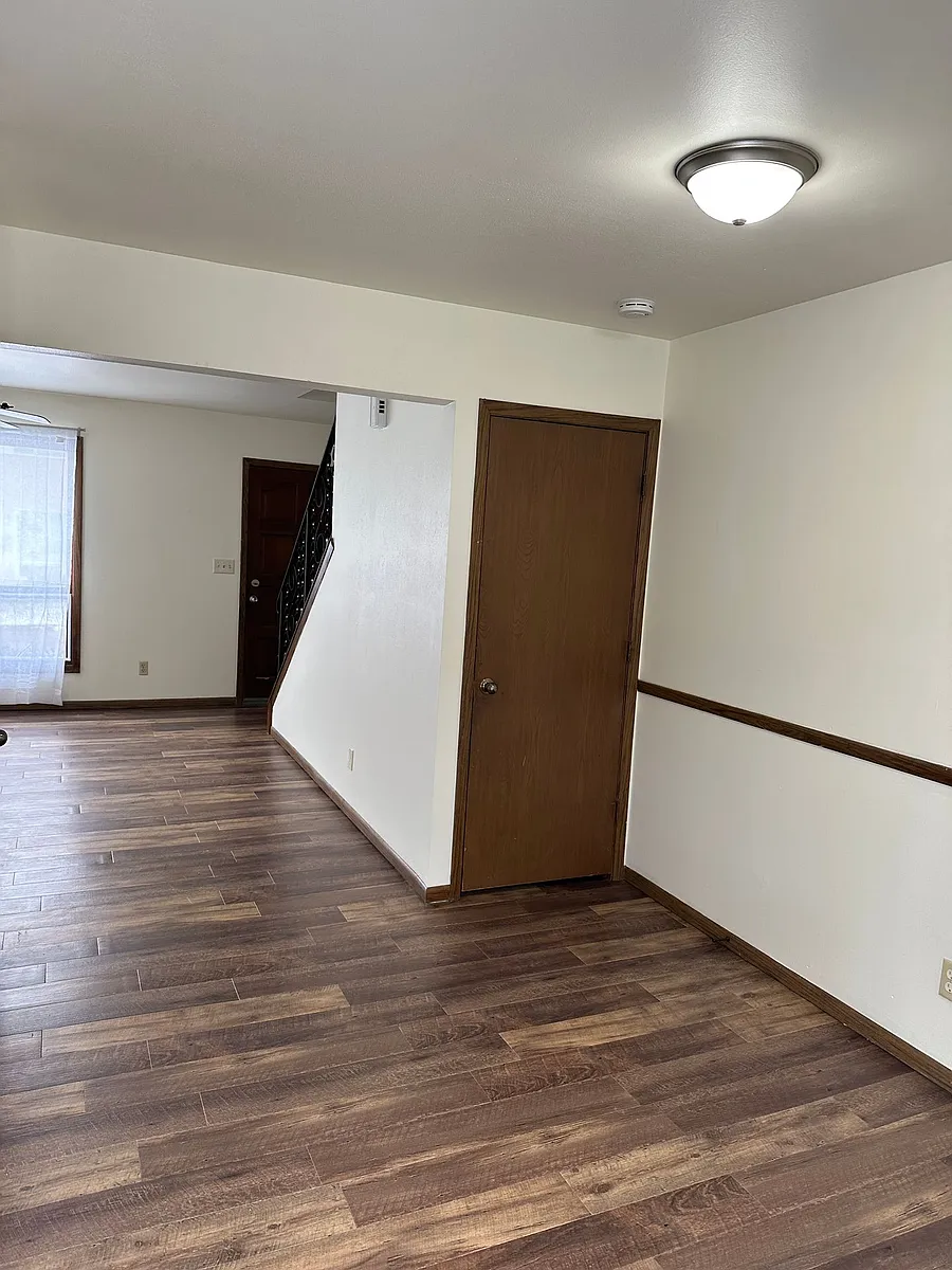 Building Photo - 205 River Ln