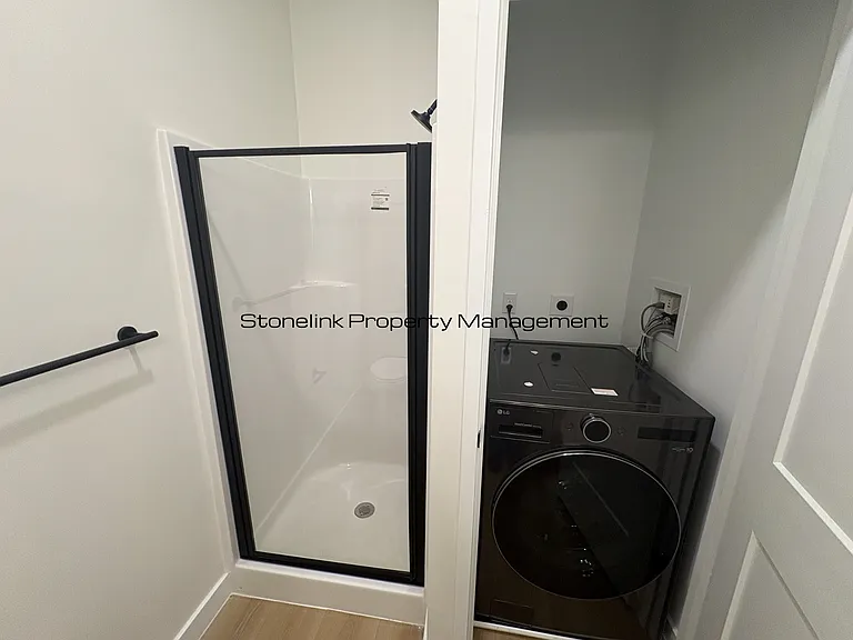265 Manton Ave — Photo 8