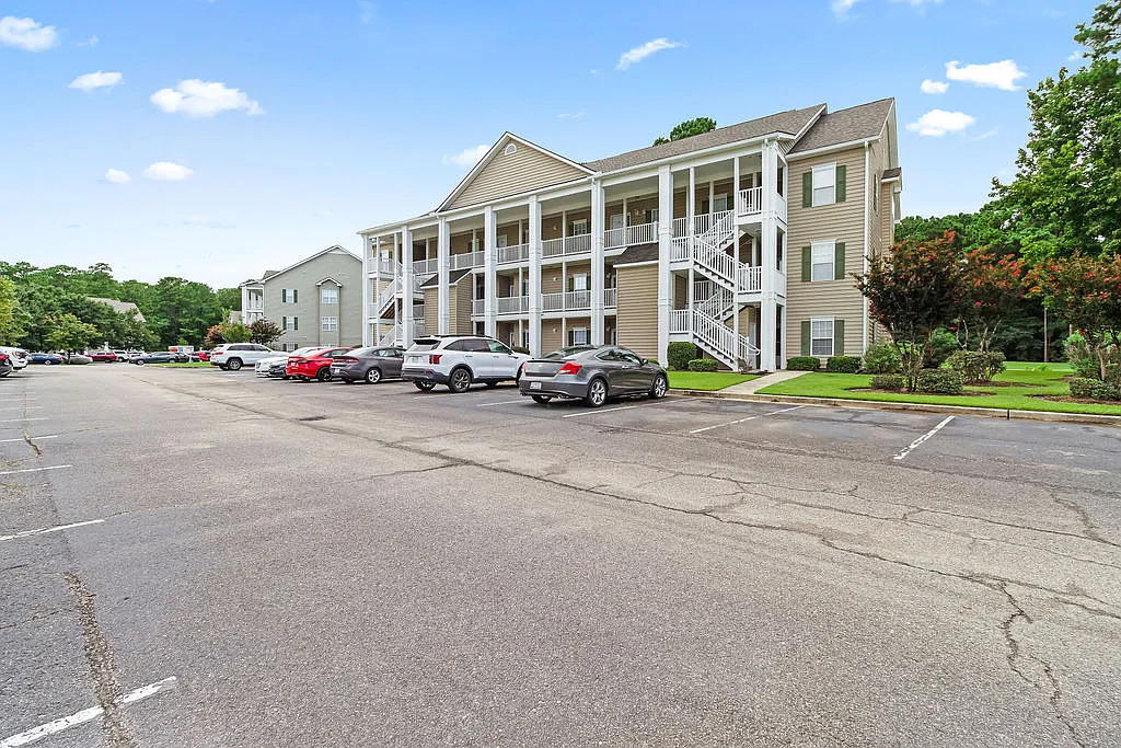 3 bed, 1358 sqft, $2,200 — Photo 1