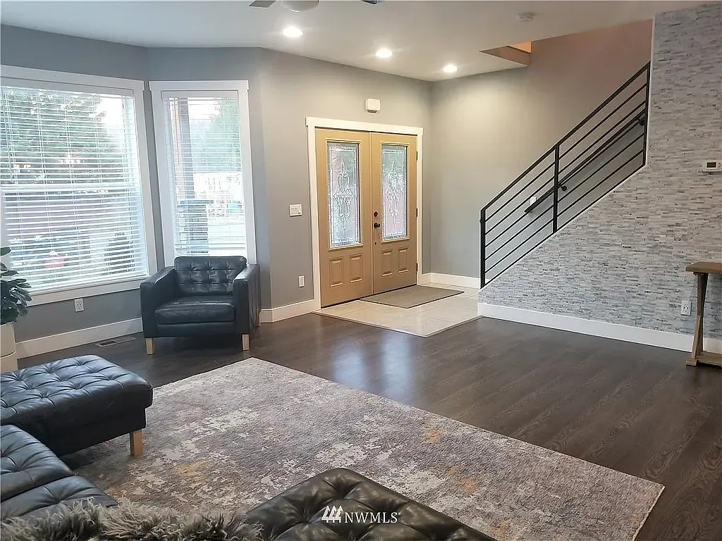 4 bed, 1941 sqft, $2,800 — Photo 4