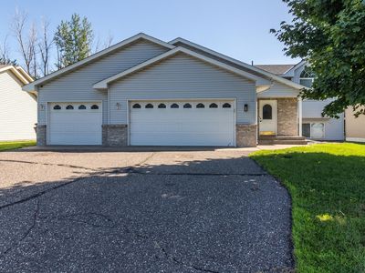 569 Sunwood Park Dr, Waite Park, MN, 56387