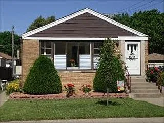9914 S Washtenaw Ave photo 1