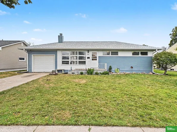 1332 Fairacres Dr, Fremont, NE 68025