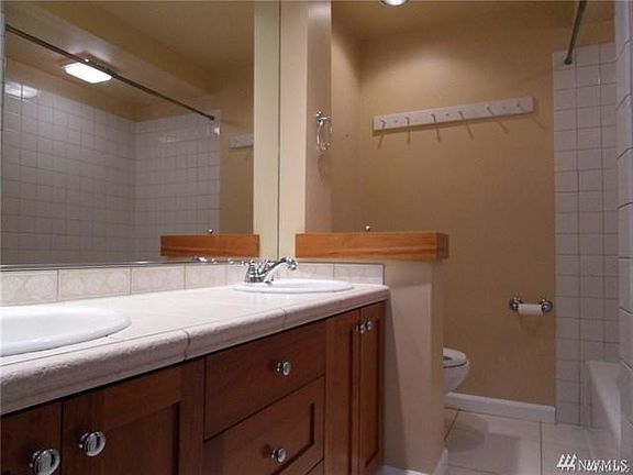 5th image of 10039 NE 28th Pl