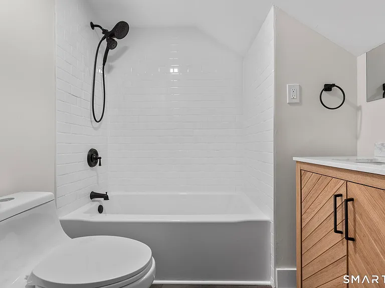 246 Judson Pl #B — Photo 3