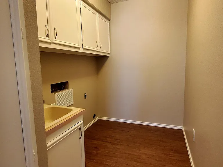 6104 Elmwood Ave — Photo 11