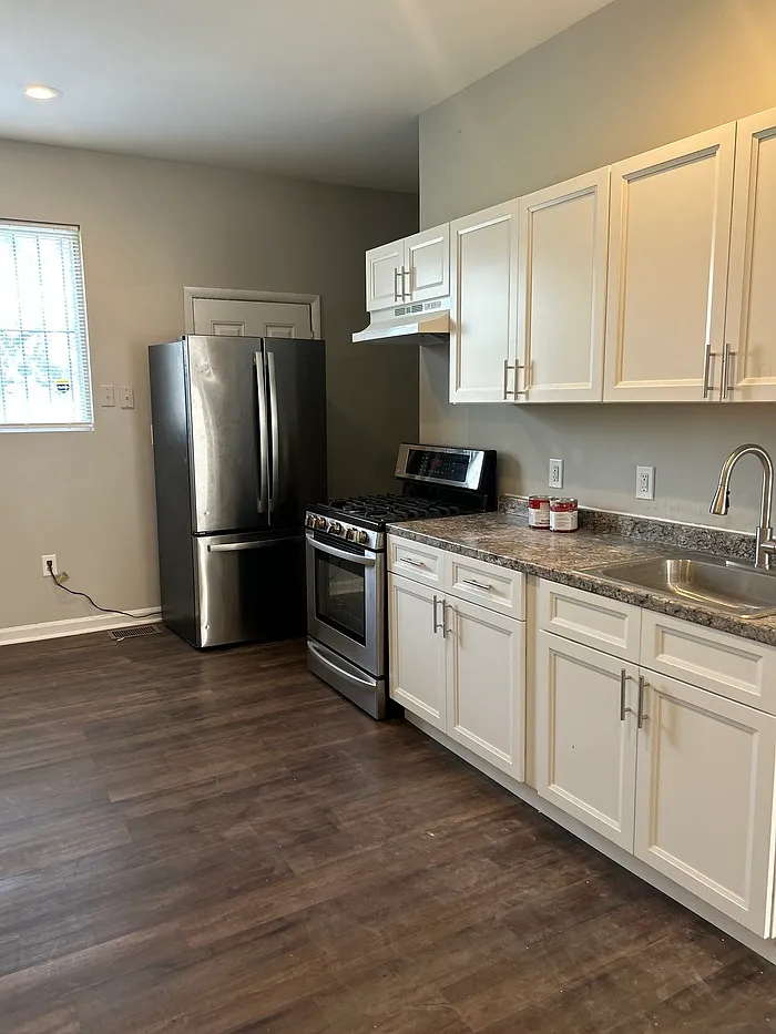 3 bed, 1.5 bath, $1,650 — Photo 1
