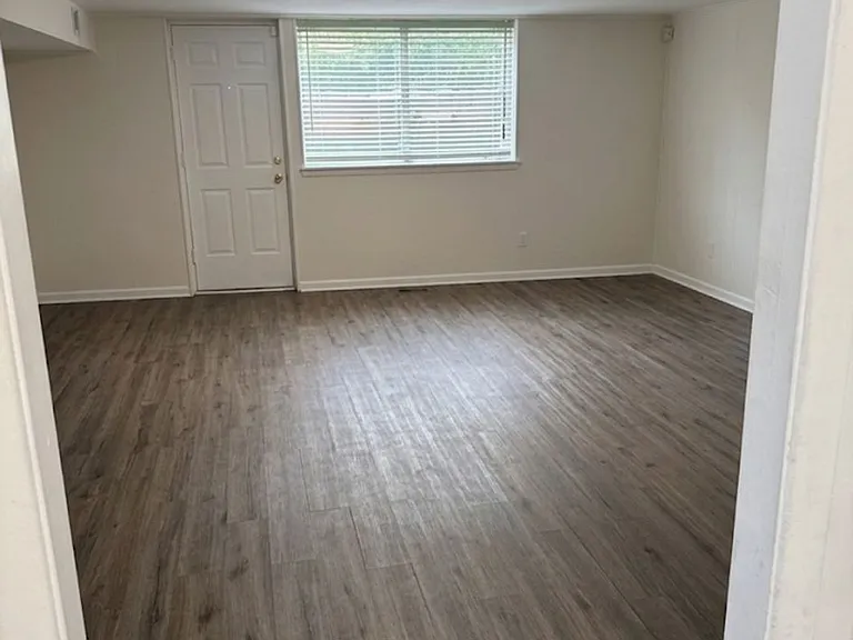402 Regina St — Photo 3