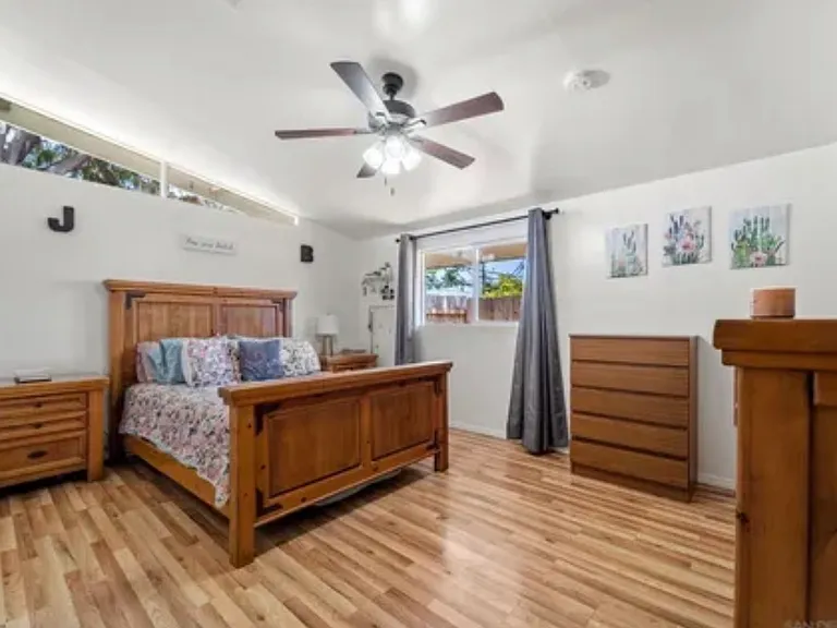 1064 Monserate Ave — Photo 4