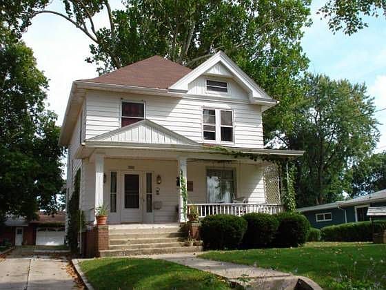 1st image of 1327 N Prairie St