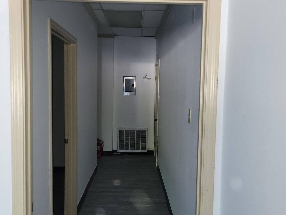 1st image of 404 Edgewood Dr
