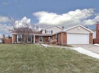 1503 W Concord Dr, Arlington Heights, IL 60004