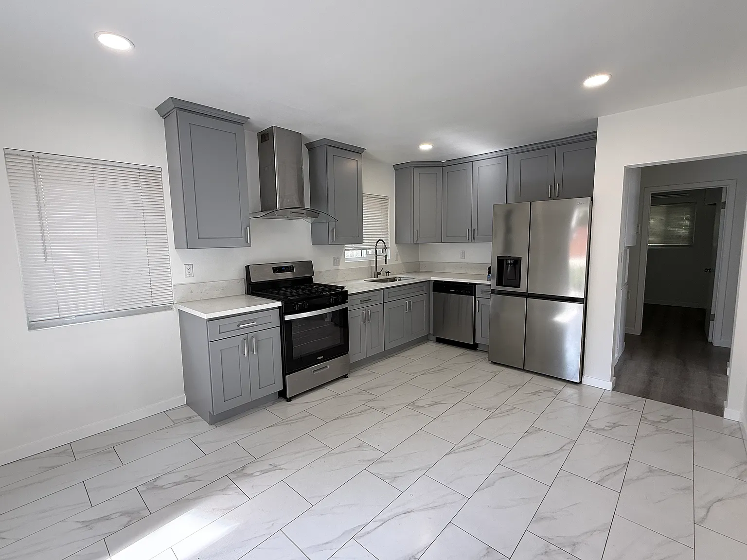 809A E Graves Ave — Photo 2