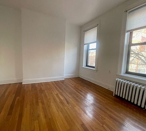 5th image of 168 12th St #3