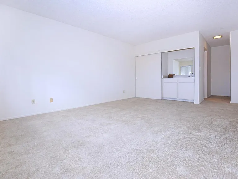 Emerald Victoria Apartments — Photo 26