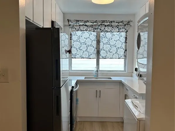 1555 Pohaku St APT A201, Honolulu, HI 96817