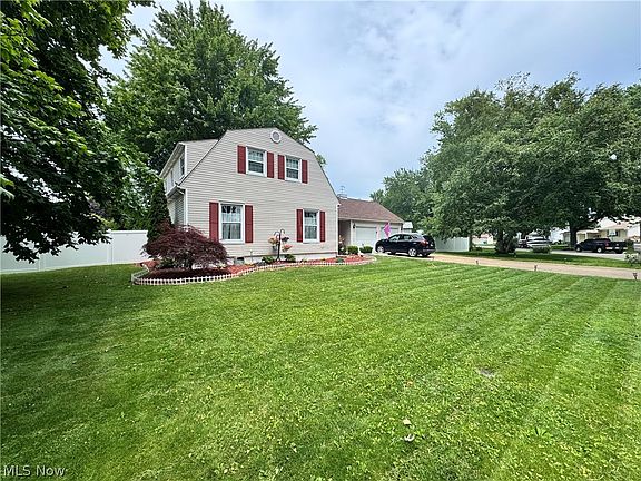 2nd image of 2819 Lynn Dr