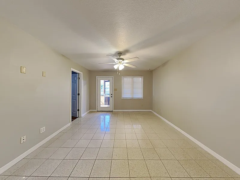 2 bed, 1.0 bath, 1200 sqft, $1,399 — Photo 2
