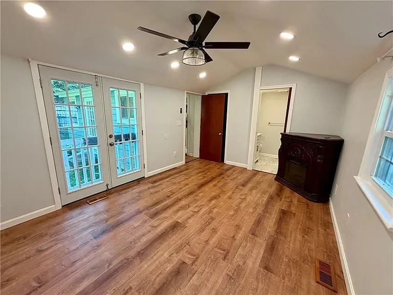 190 E Shore Dr — Photo 10