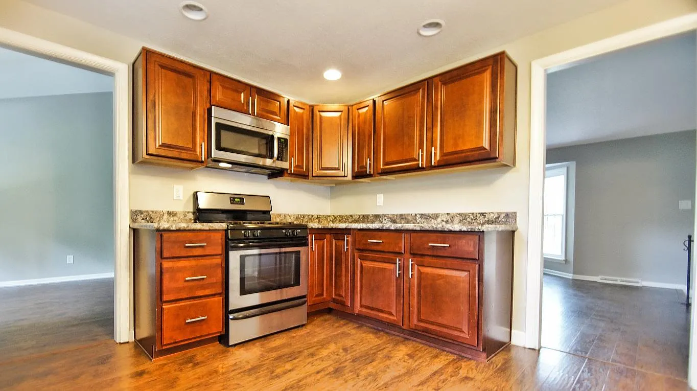 4 bed, 2346 sqft, $3,465 — Photo 4