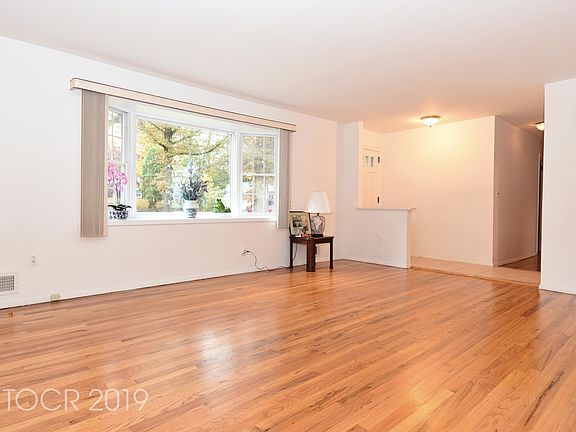 4th image of 1 Rosewood Ct