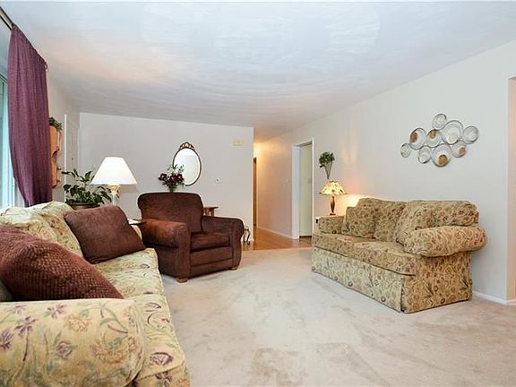 3rd image of 473 Hillcrest Dr