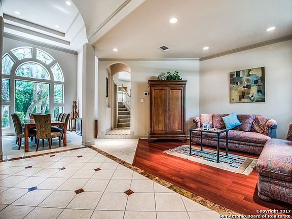 3rd image of 11 Royal Gardens Dr