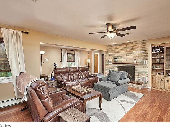 3rd image of 271 Lownsdale Ave