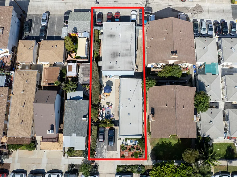 Ocean Beach Living | Modern 2Bd/2Ba | Laundry in-unit — Photo 3