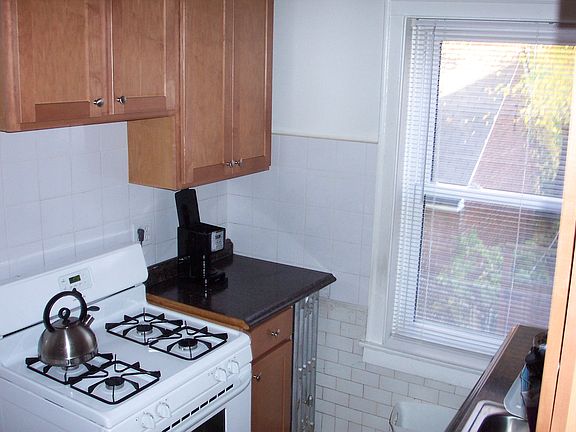 3rd image of 7110 N Washtenaw Ave APT 1