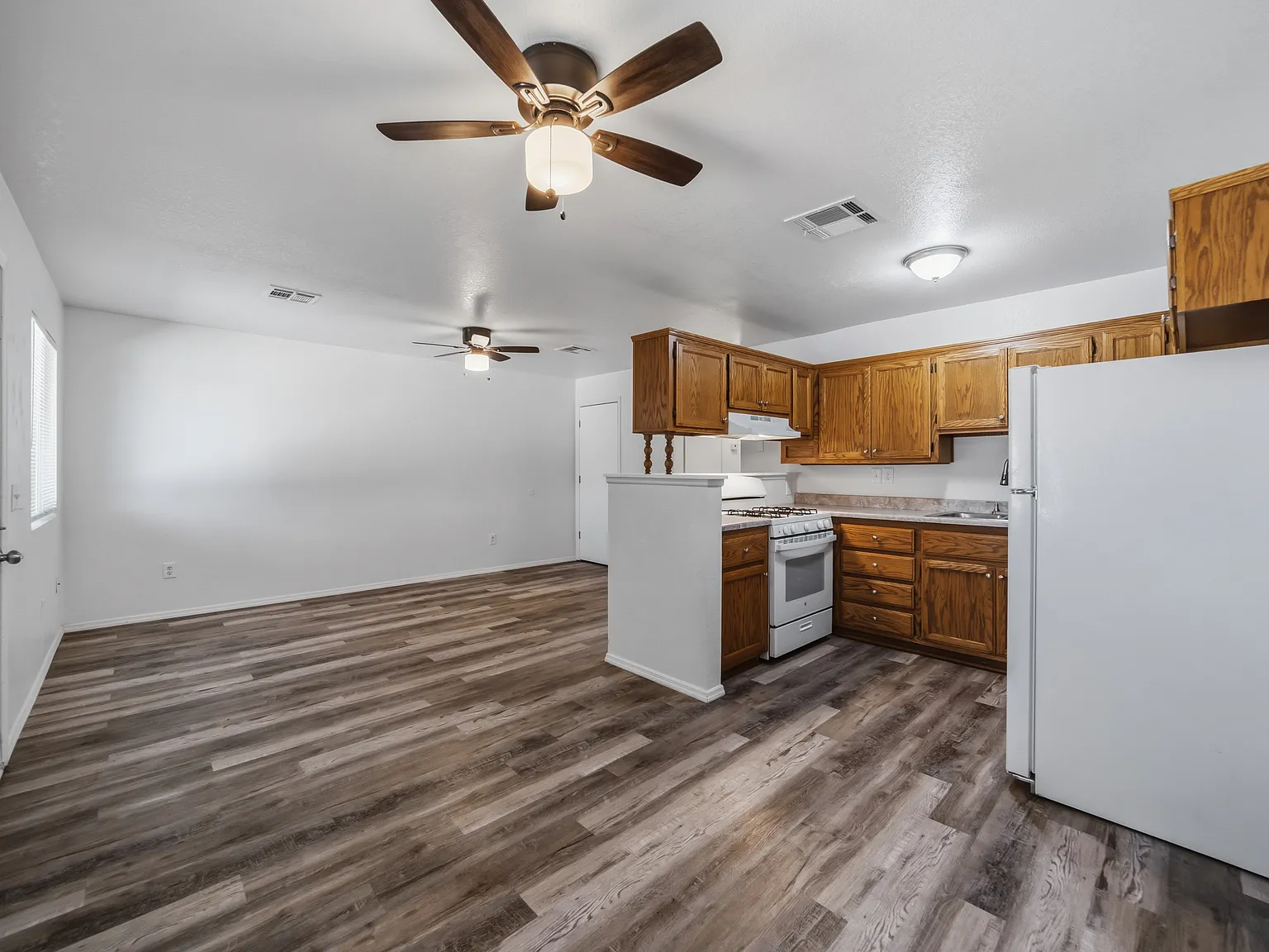 2 bed, 850 sqft, $1,100 — Photo 3