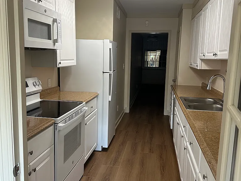 Kitchen with Brand New Appliances!
