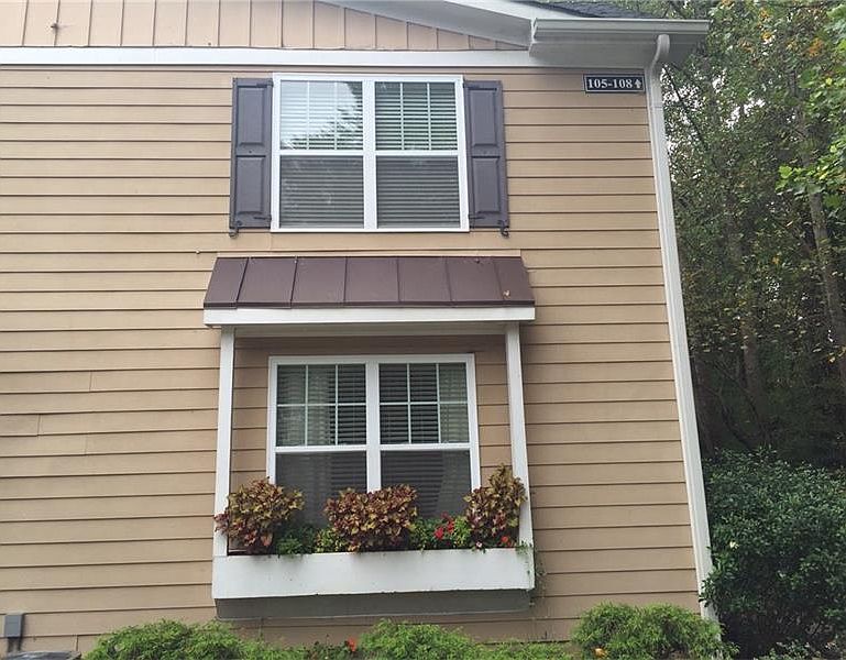 1st image of 105 Madison Ct SE #105