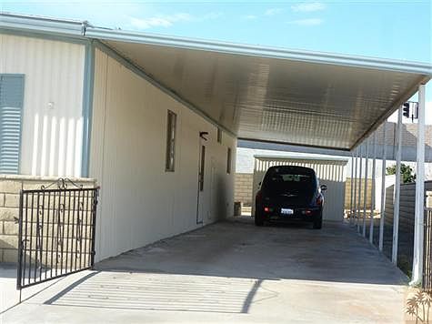 Plenty of room in the shade for parking.