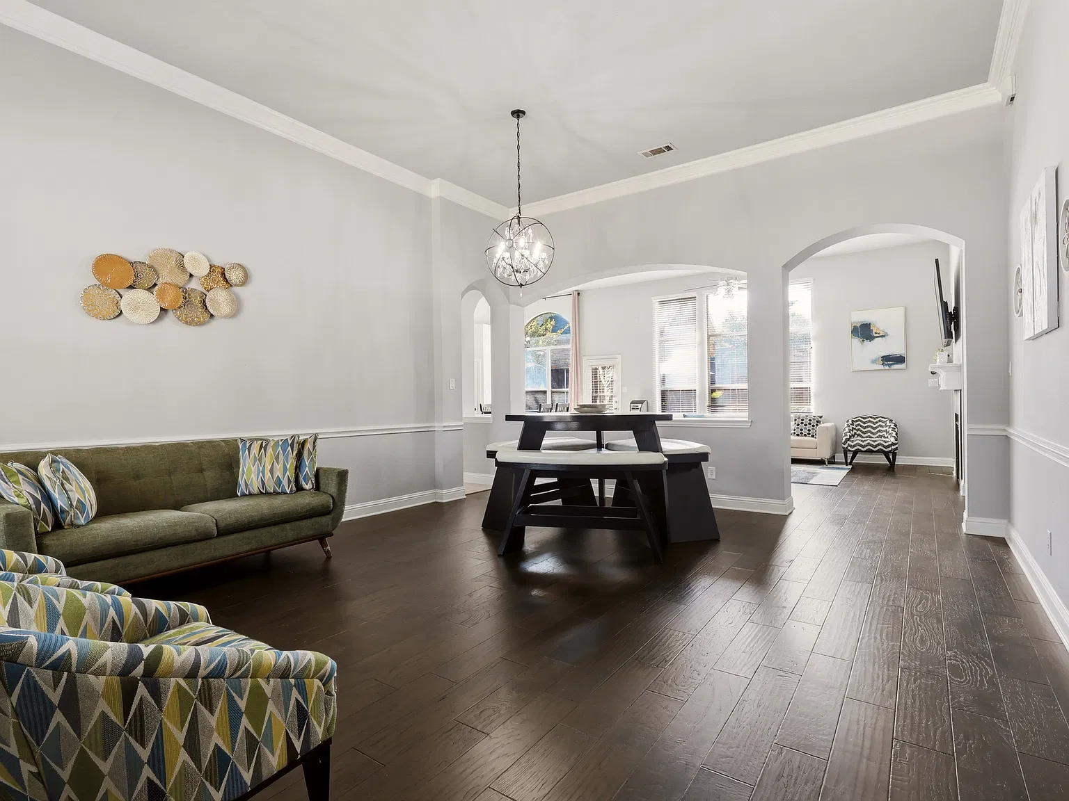 3 bed, 2039 sqft, $3,000 — Photo 2