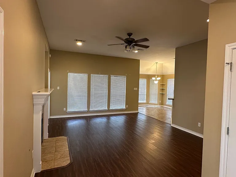 215 Landsburg Ct — Photo 33