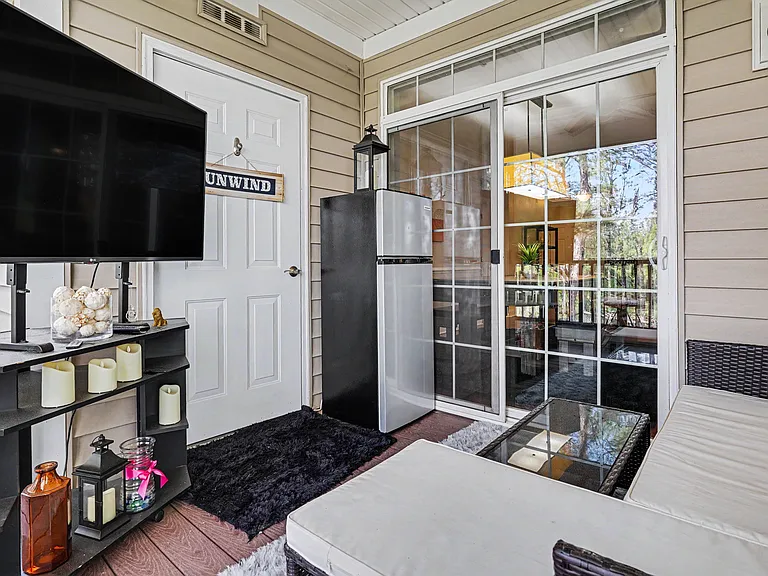 10400 Rosegate Ct #303 — Photo 11