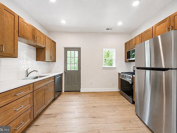2nd image of 10 Myrtle Ave #B