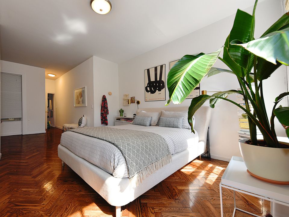 1st image of 403 W 21st St APT 4W