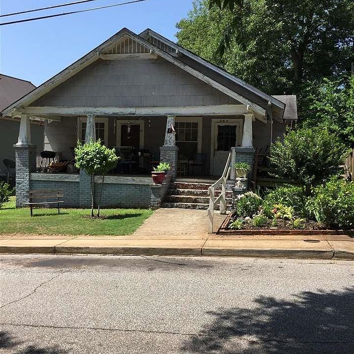1st image of 204 Lois St