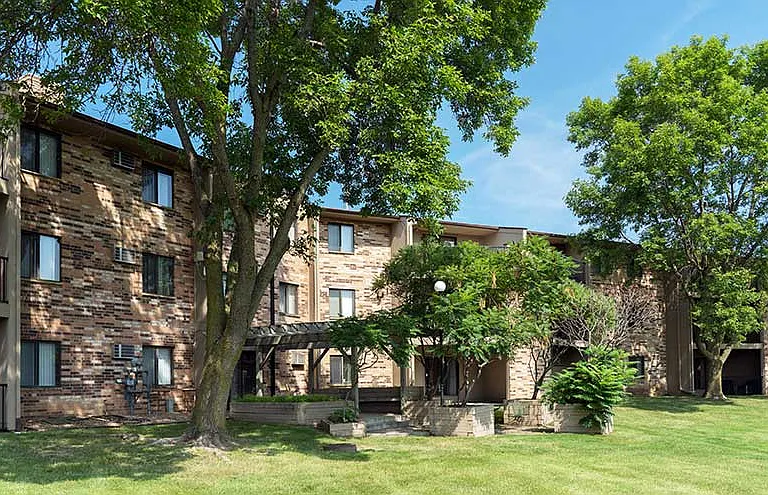 The Woods of Burnsville Apartments — Photo 48