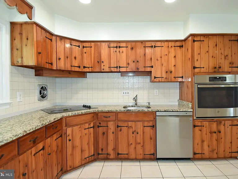 7513 Sebago Rd — Photo 16
