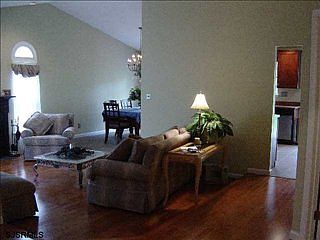 5th image of 744 Ravenwood Dr