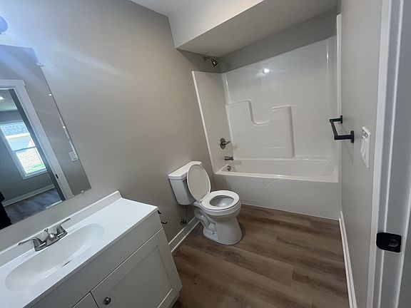 5th image of 524 Oak Ave #1