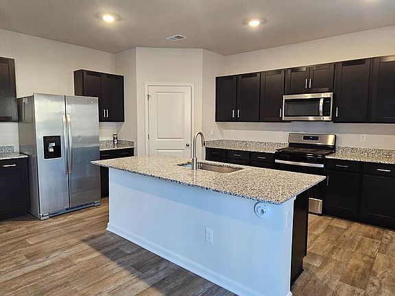 2nd image of 124 Clerkenwell Dr