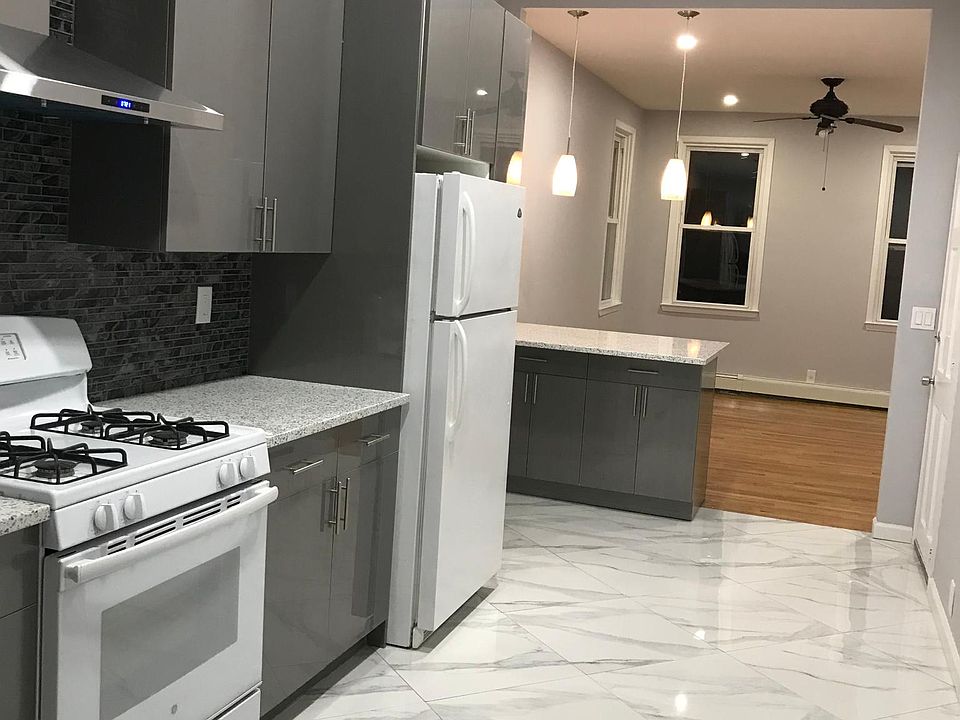 Kitchen to Livingroom