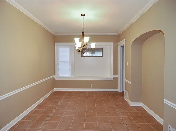 3rd image of 940 N Lawler Ave
